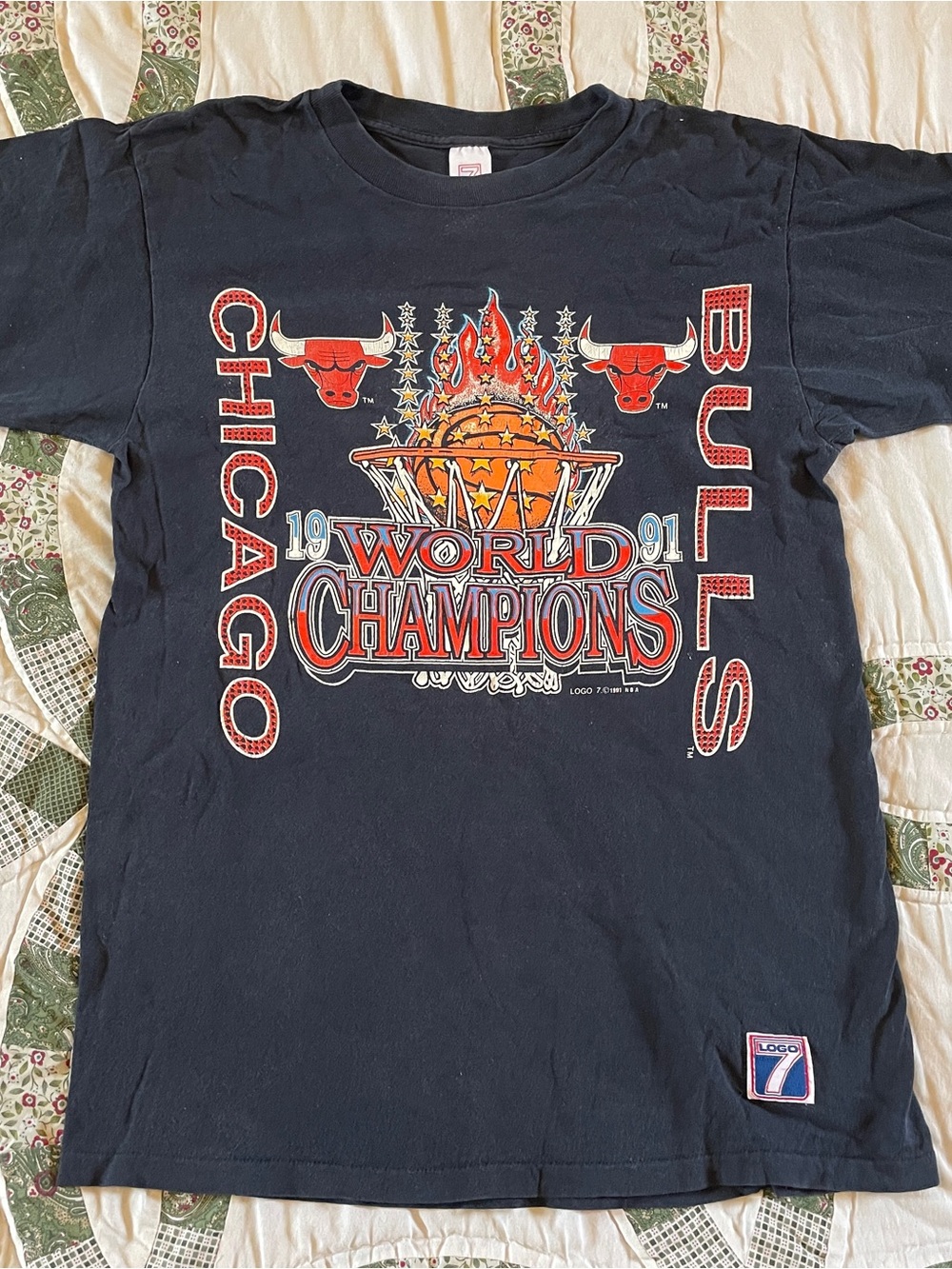 VTG 1991 NBA Champions Chicago Bulls Tee Shirt Large Logo 7